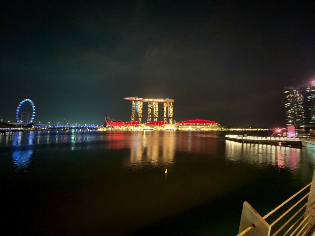 Singapore Flyer, ArtScience Museum, Marina Bay Sands and Merlio, at night